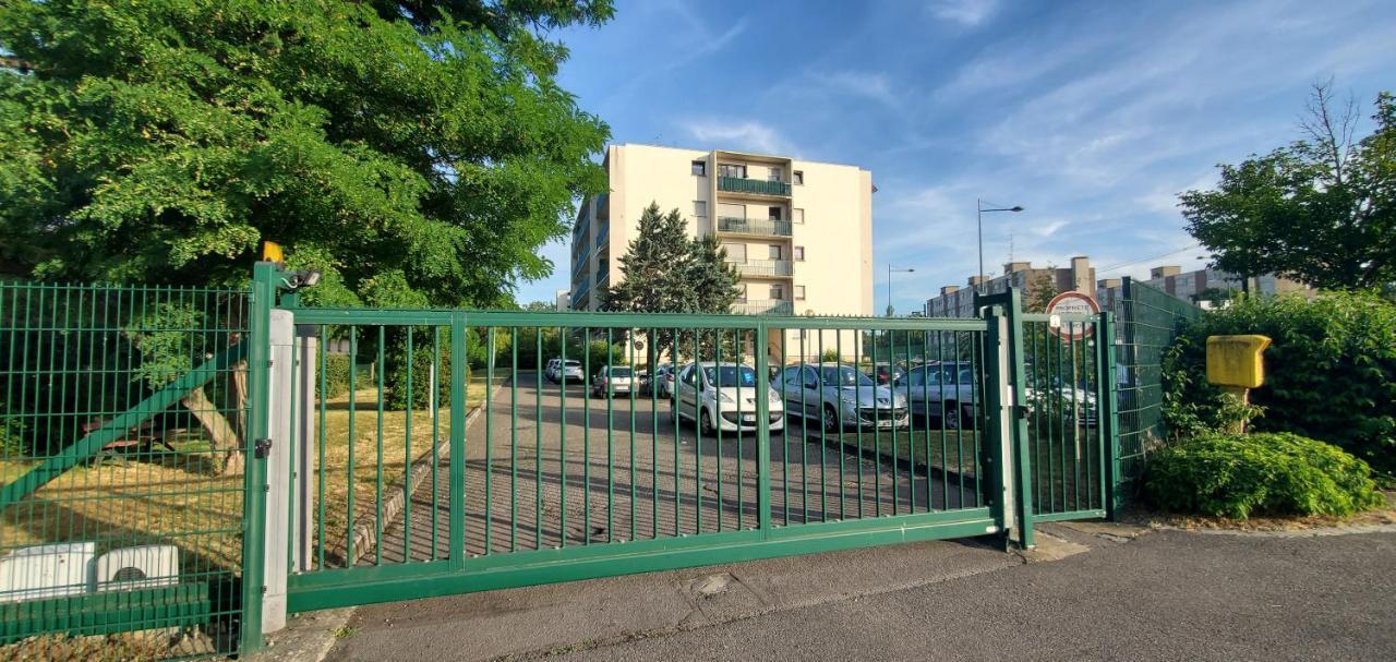 Lumineux 1 pièce avec parking fermé et arrêt de tram à 100 m Mulhouse Exterior foto
