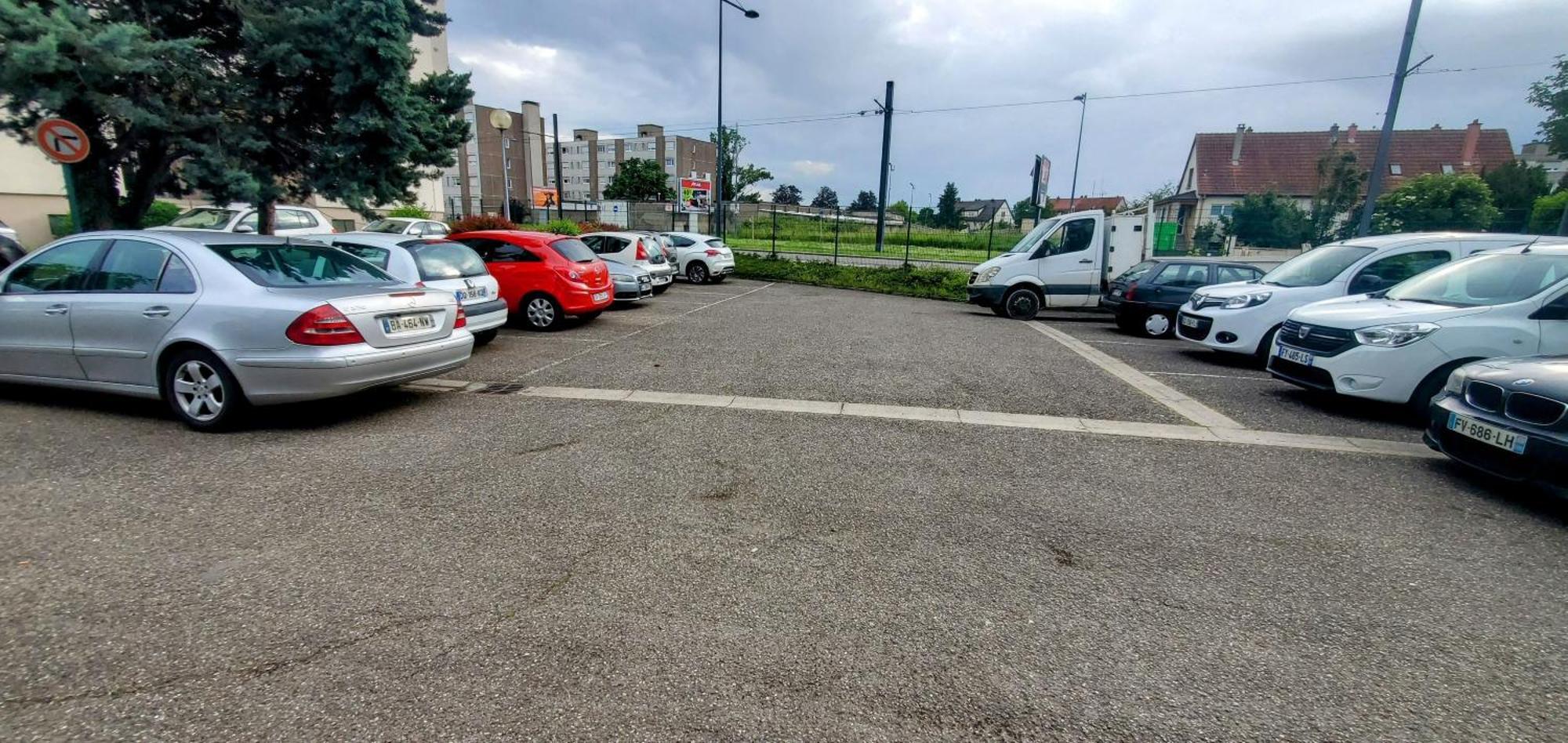 Lumineux 1 pièce avec parking fermé et arrêt de tram à 100 m Mulhouse Exterior foto